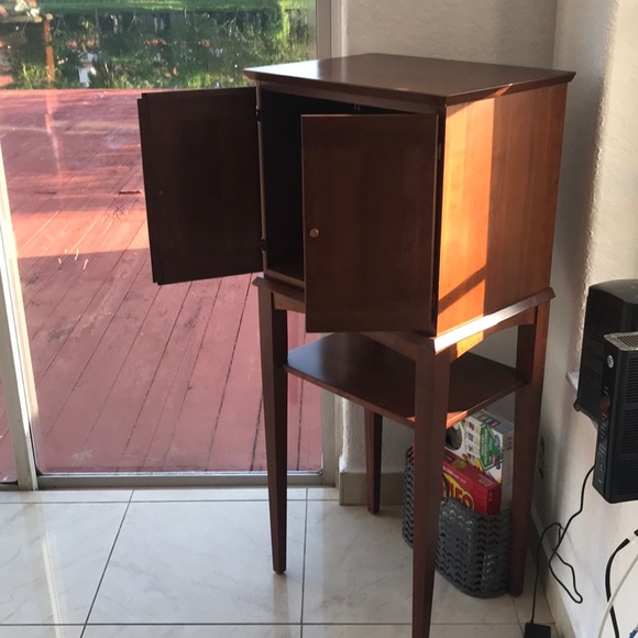 Ethan Allen. Excellent conditions. - Picture 3 of 4